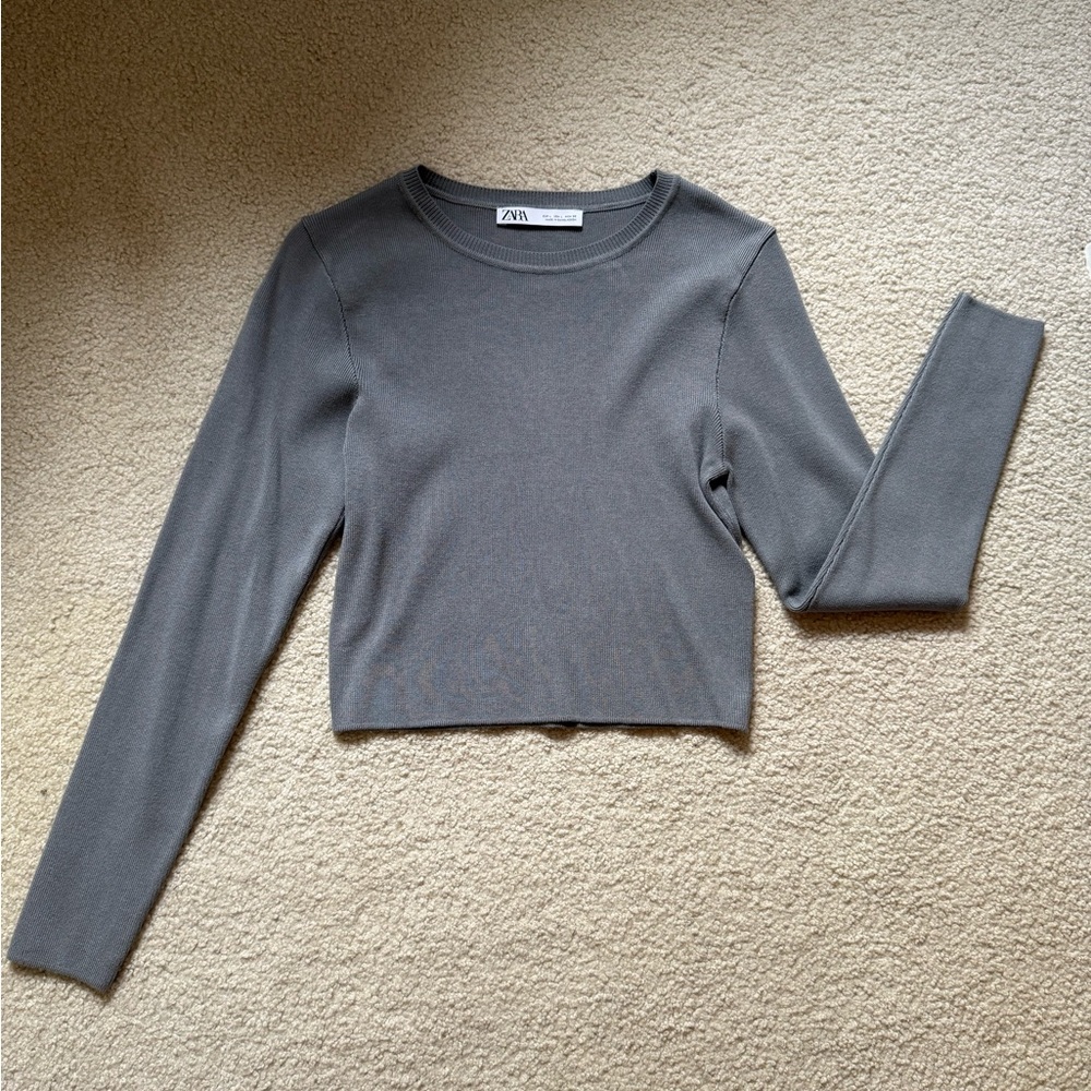 Zara Gray Long Sleeve Crop Sweater. Large